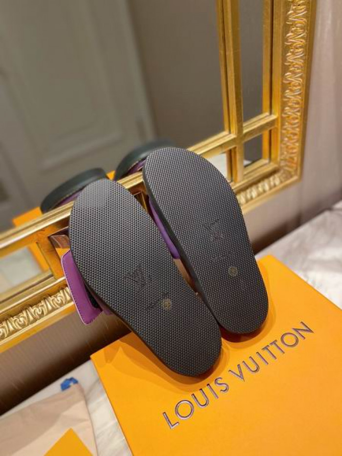 LV  SLIPPERS