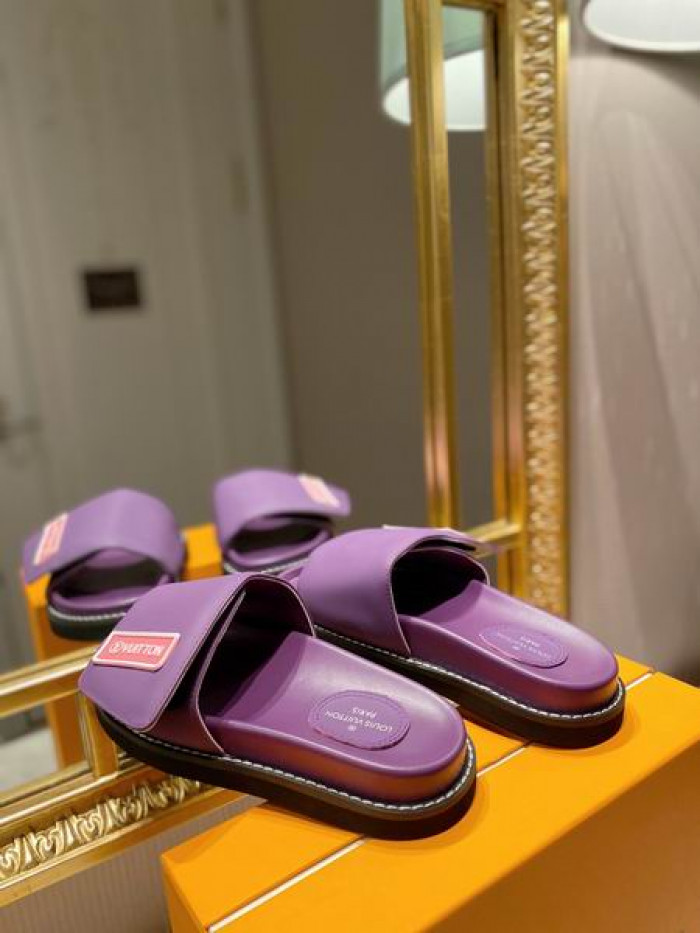 LV  SLIPPERS