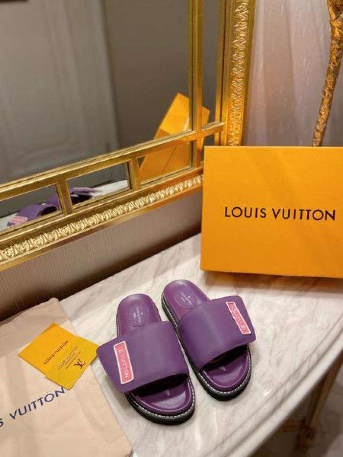 LV  SLIPPERS