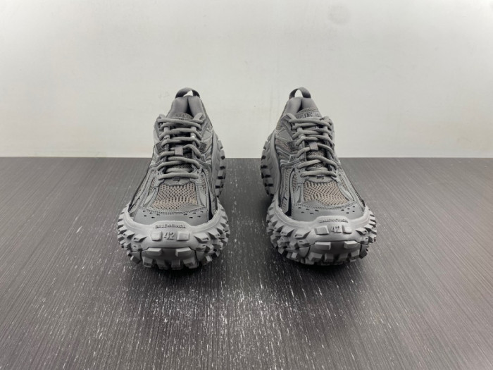 BLCG DEFENDER SNEAKER  685613-W2RA6 3000