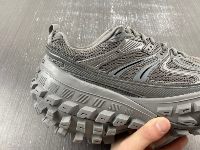 BLCG DEFENDER SNEAKER  685613-W2RA6 3000