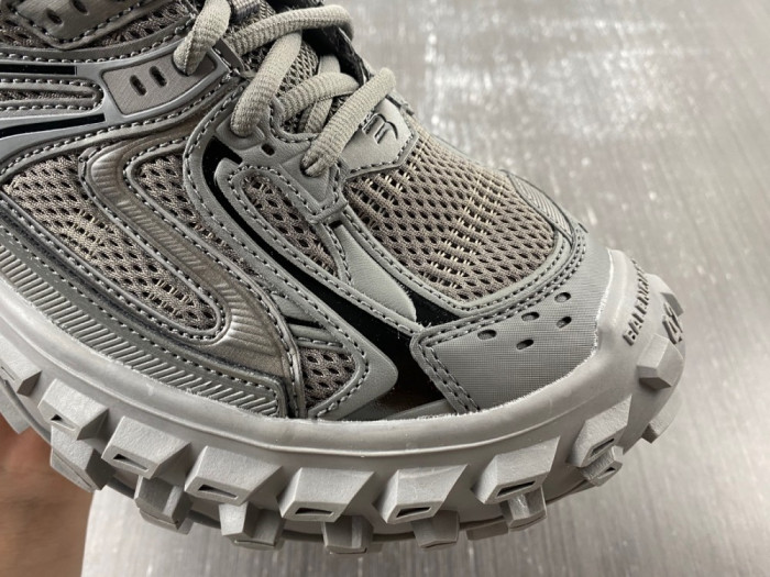 BLCG DEFENDER SNEAKER  685613-W2RA6 3000