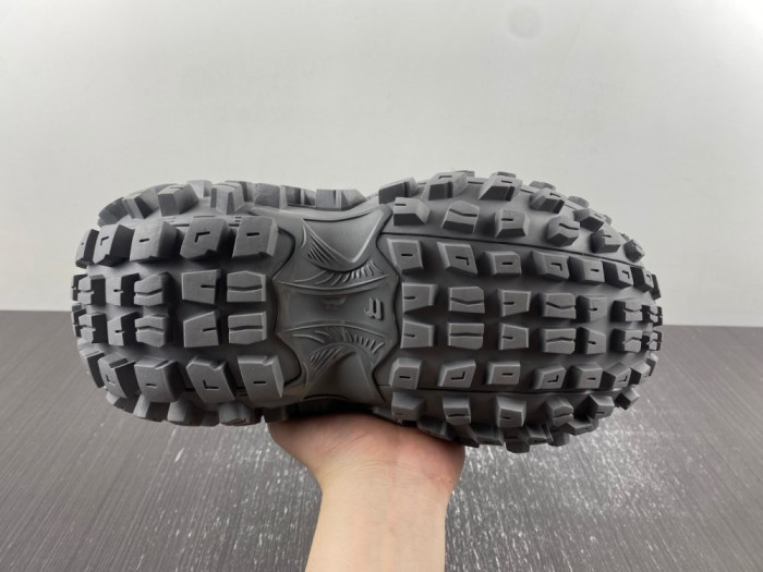 BLCG DEFENDER SNEAKER  685613-W2RA6 3000