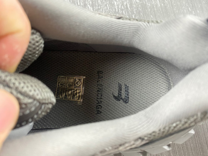 BLCG DEFENDER SNEAKER  685613-W2RA6 3000