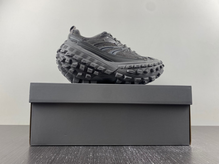 BLCG DEFENDER SNEAKER  685613-W2RA6 3000