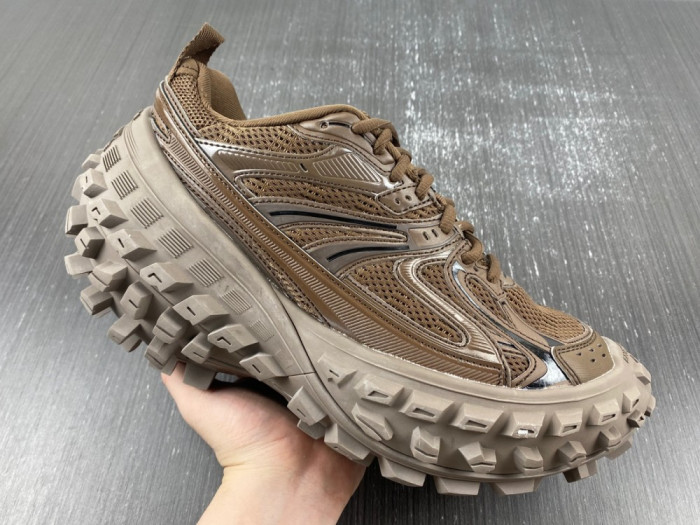 BLCG DEFENDER SNEAKER  685613-W2RB5 2408