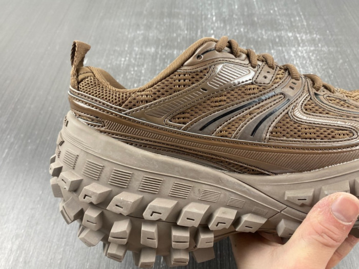 BLCG DEFENDER SNEAKER  685613-W2RB5 2408