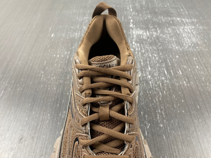 BLCG DEFENDER SNEAKER  685613-W2RB5 2408