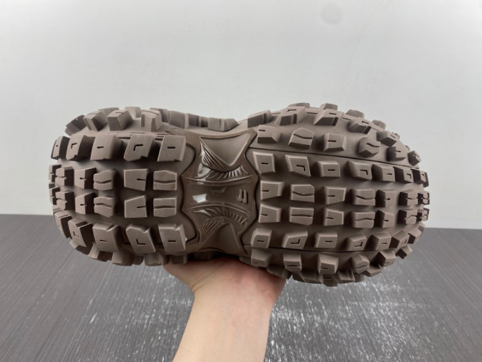 BLCG DEFENDER SNEAKER  685613-W2RB5 2408