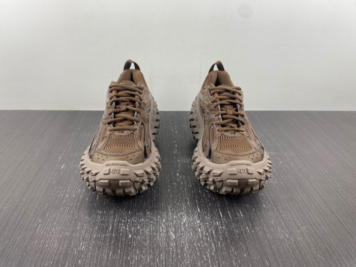 BLCG DEFENDER SNEAKER  685613-W2RB5 2408