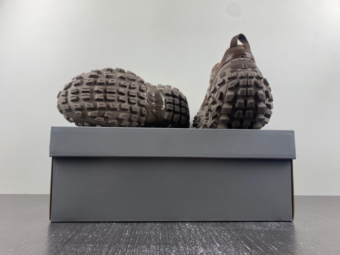 BLCG DEFENDER SNEAKER  685613-W2RB5 2408