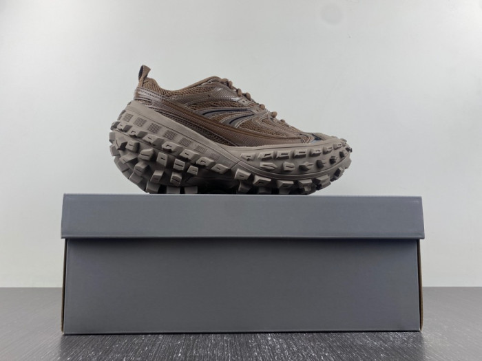 BLCG DEFENDER SNEAKER  685613-W2RB5 2408