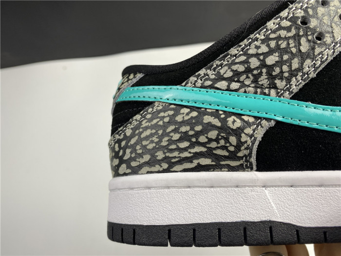 Nike SB Dunk Low atmos Elephant  BQ6817-009