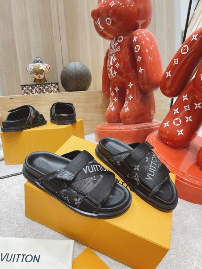 LV  SLIPPERS