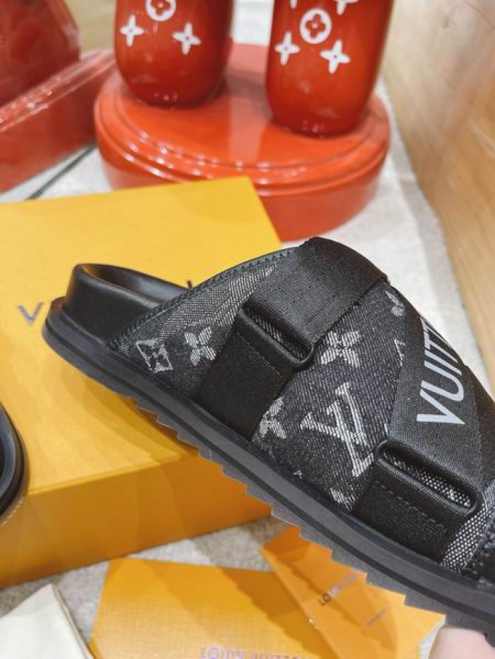 LV  SLIPPERS