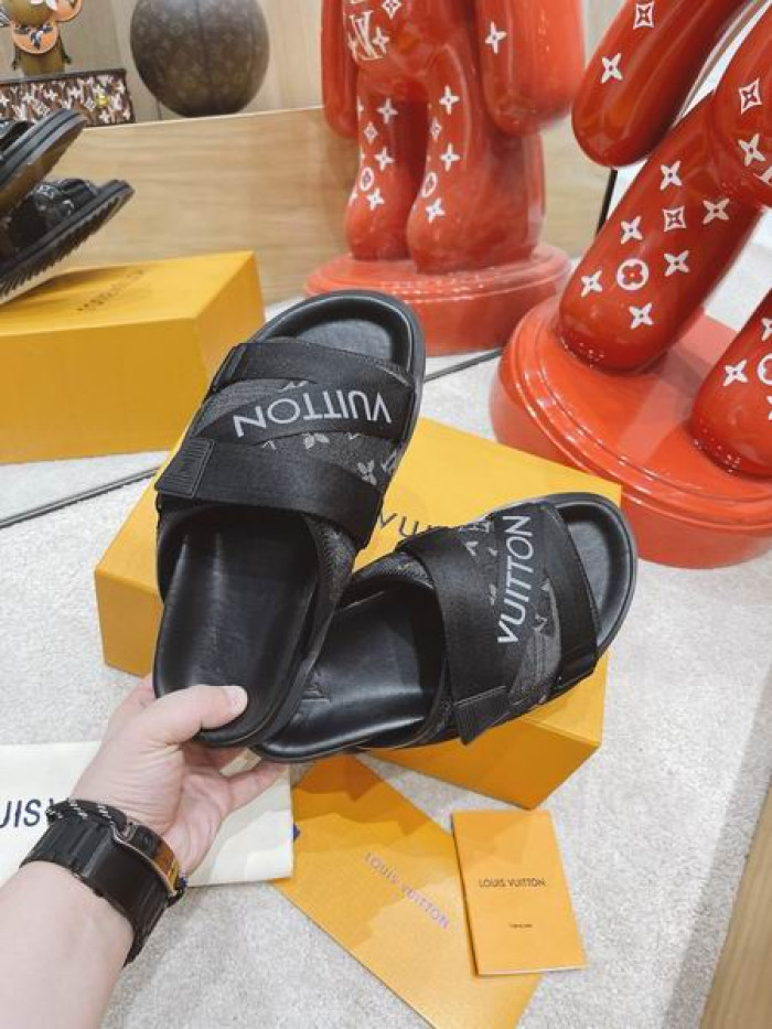 LV  SLIPPERS